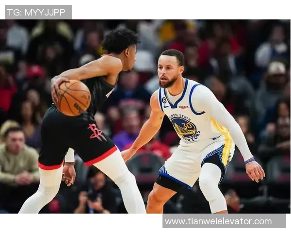 勇士连败暴露防守漏洞,魔鬼赛程下季后赛席位堪忧,亟需团队配合调整 勇士连败暴露防守漏洞,魔鬼赛程下季后赛席位堪忧,亟需团队配合调整